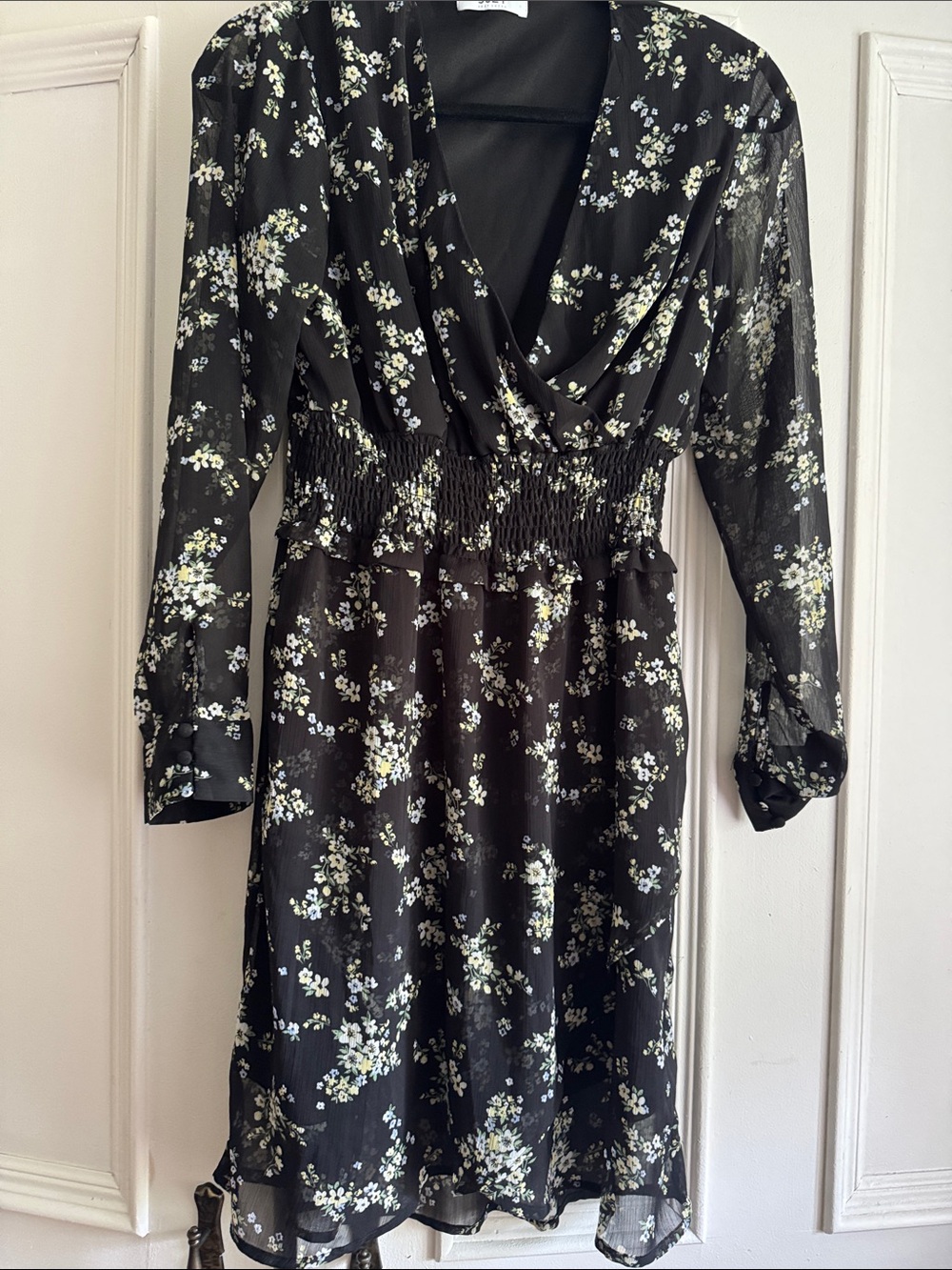 Black Floral NWOT V-Neck Smocked Waist Dress - Black/White